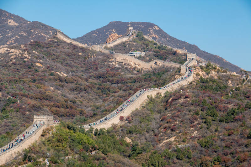 长城秋色 游人如织图片