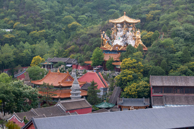 北京白瀑寺山间古寺 金顶辉煌图片