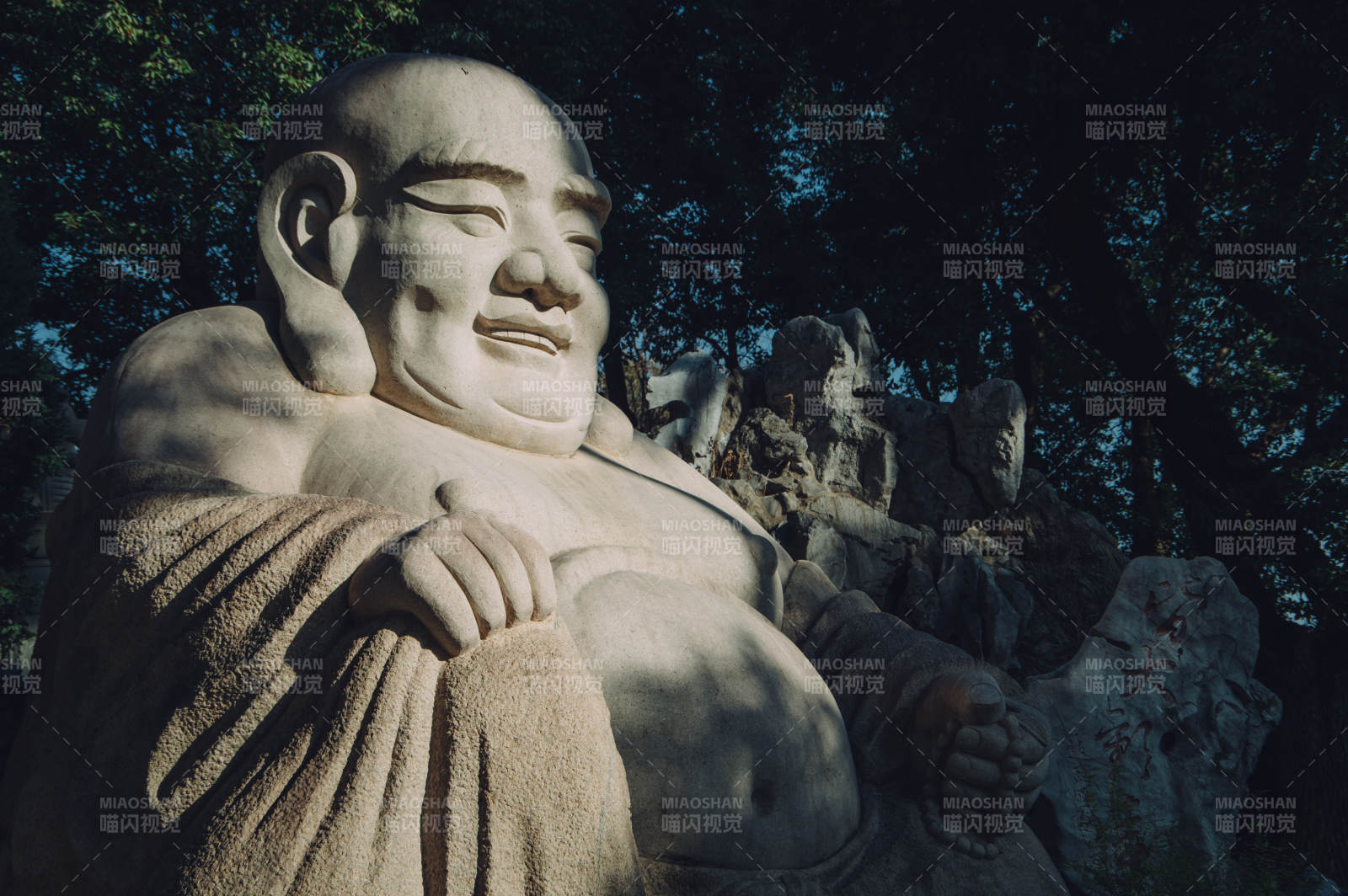 石雕佛像 宁静祥和图片