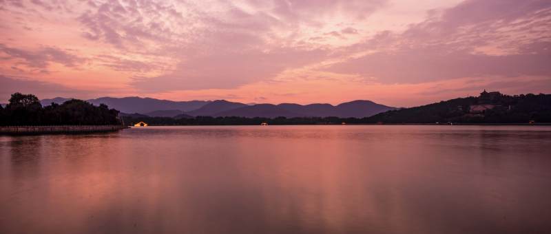 颐和园湖畔夕阳映山色图片