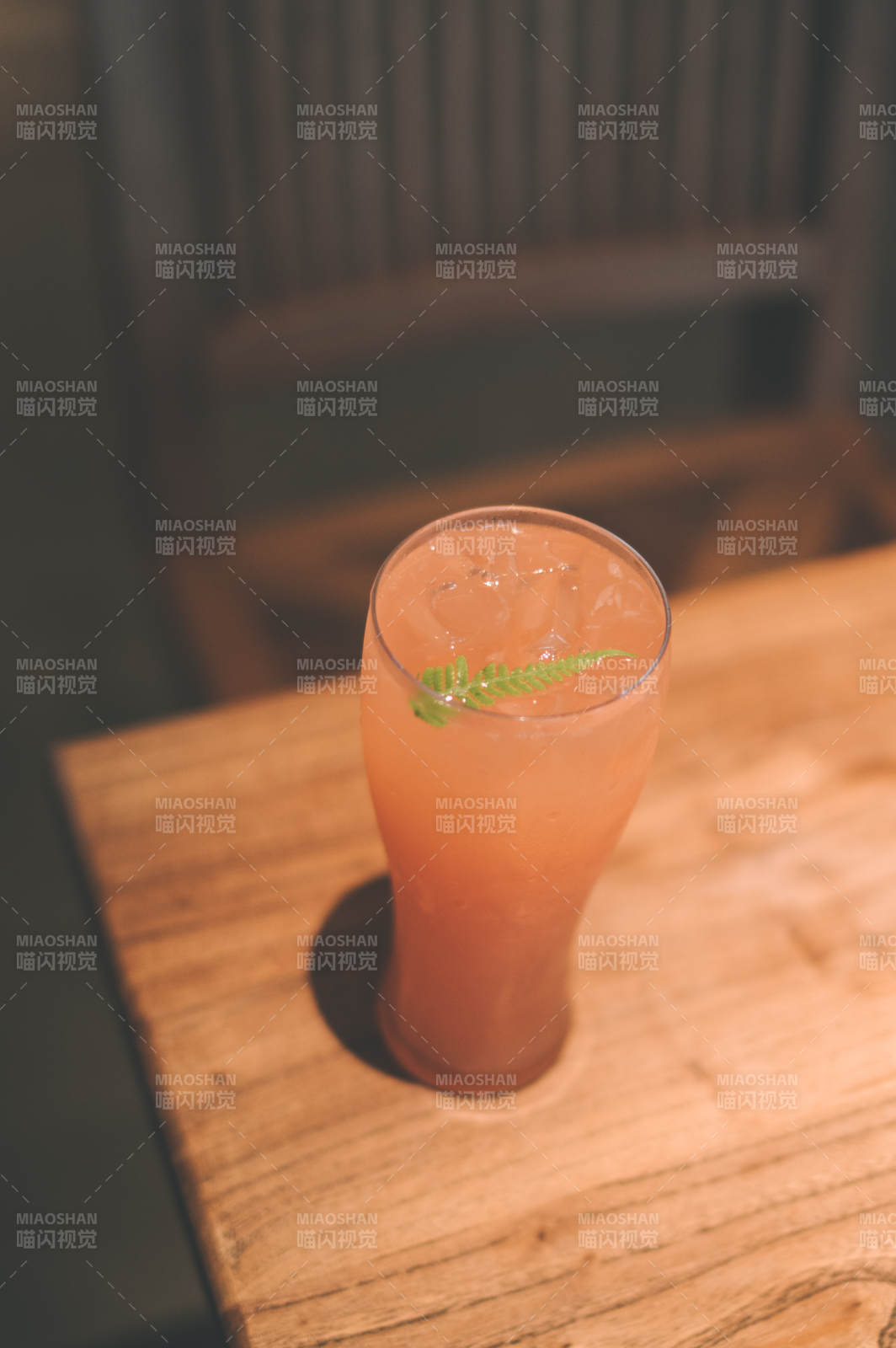 橙色冰饮 清新一夏图片