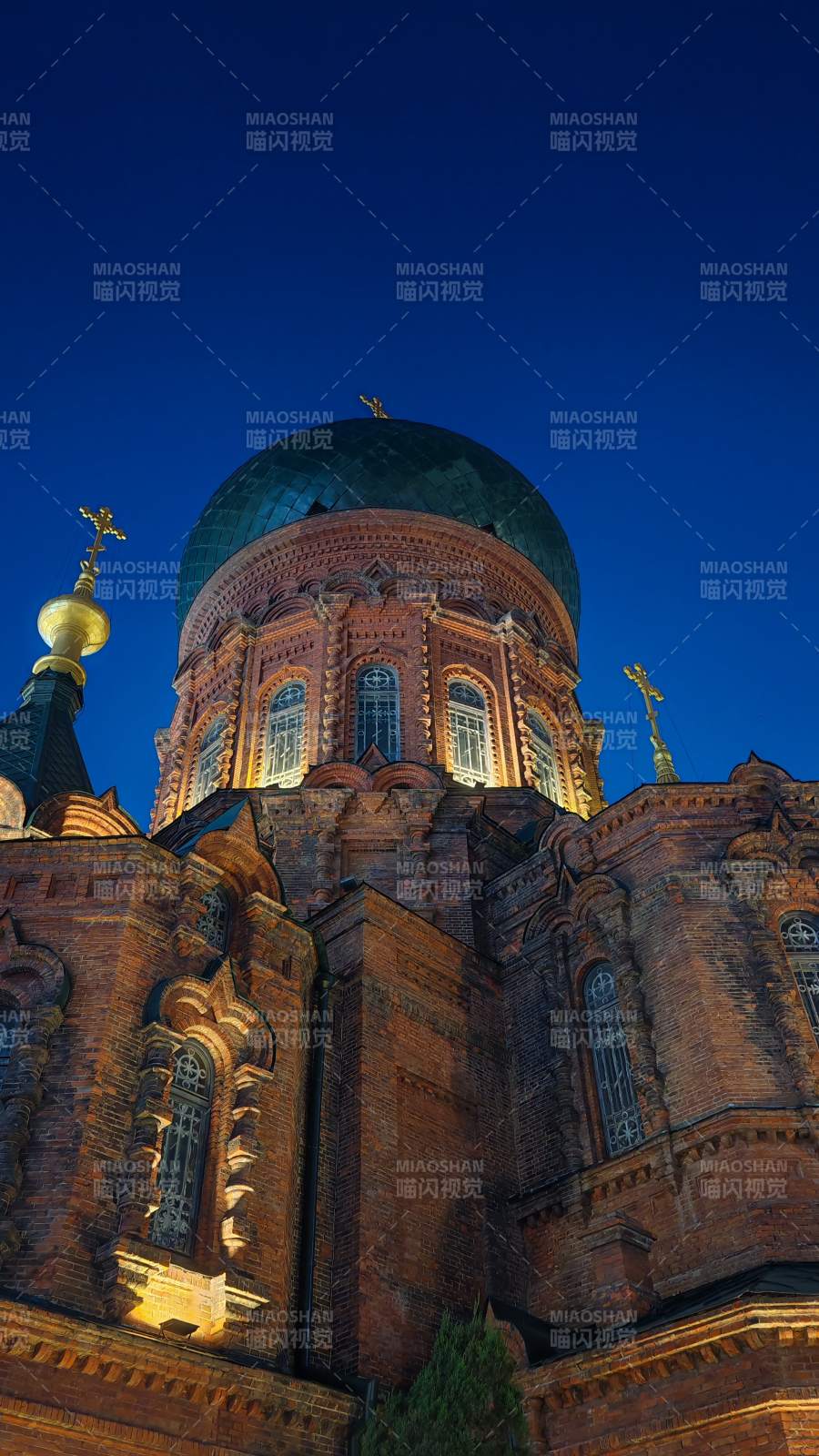 圣索菲亚大教堂夜景图片