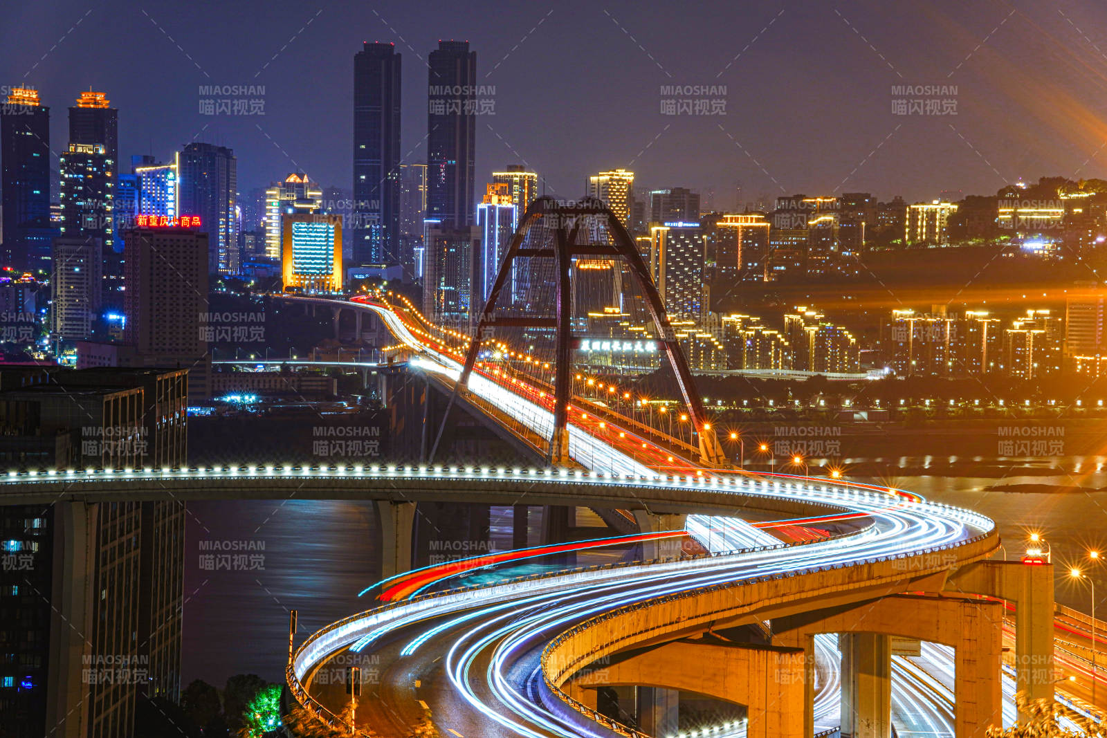 重庆 夜景城市桥梁灯光流线图片