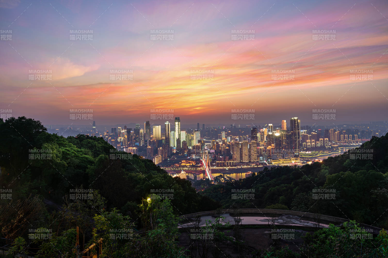 山城重庆夜景 灯火辉煌图片