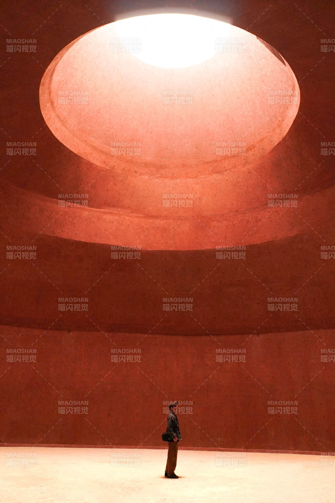 光与影的静谧空间图片