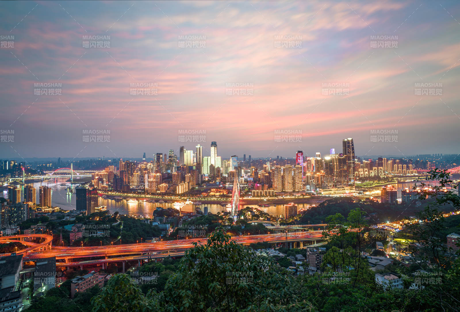 重庆夜景 灯火辉煌的城市图片