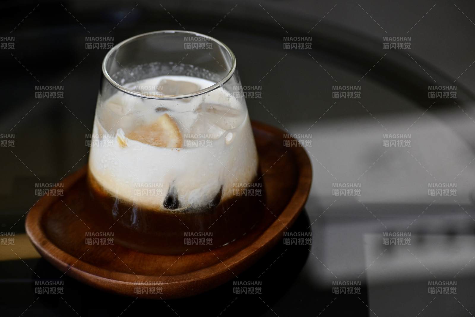 冰咖啡与奶油的完美结合图片