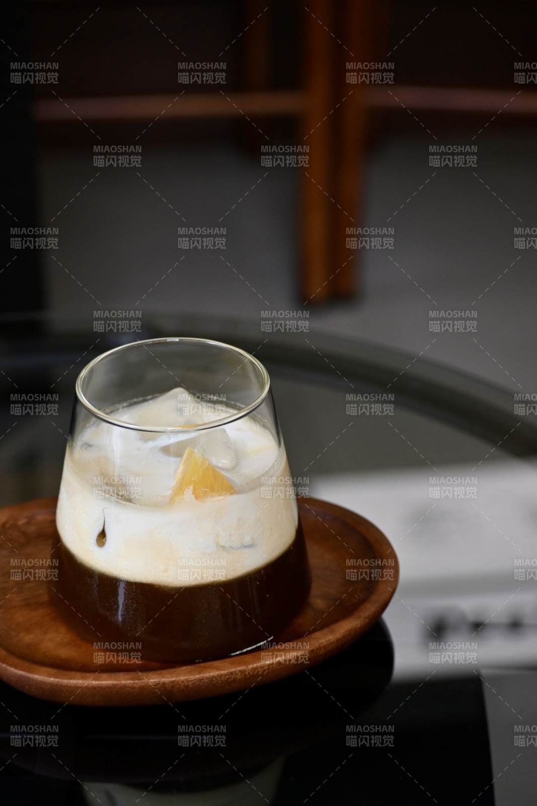 冰咖啡与奶油的完美结合图片