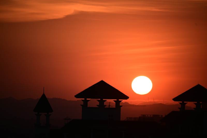 夕阳西下 建筑剪影图片