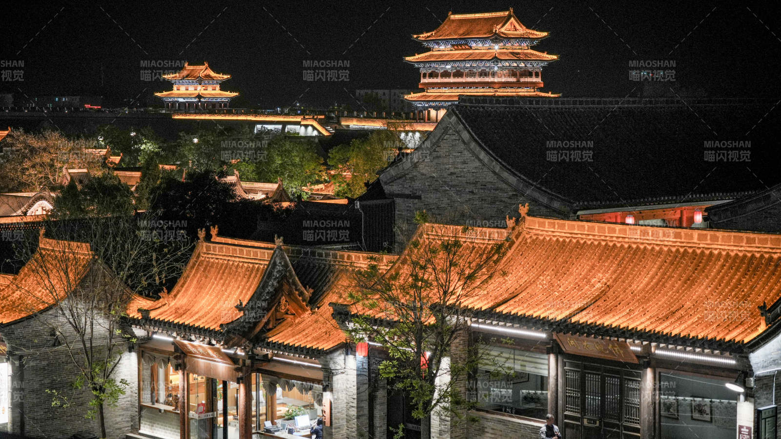 山西忻州古城夜色古街 灯火辉煌图片