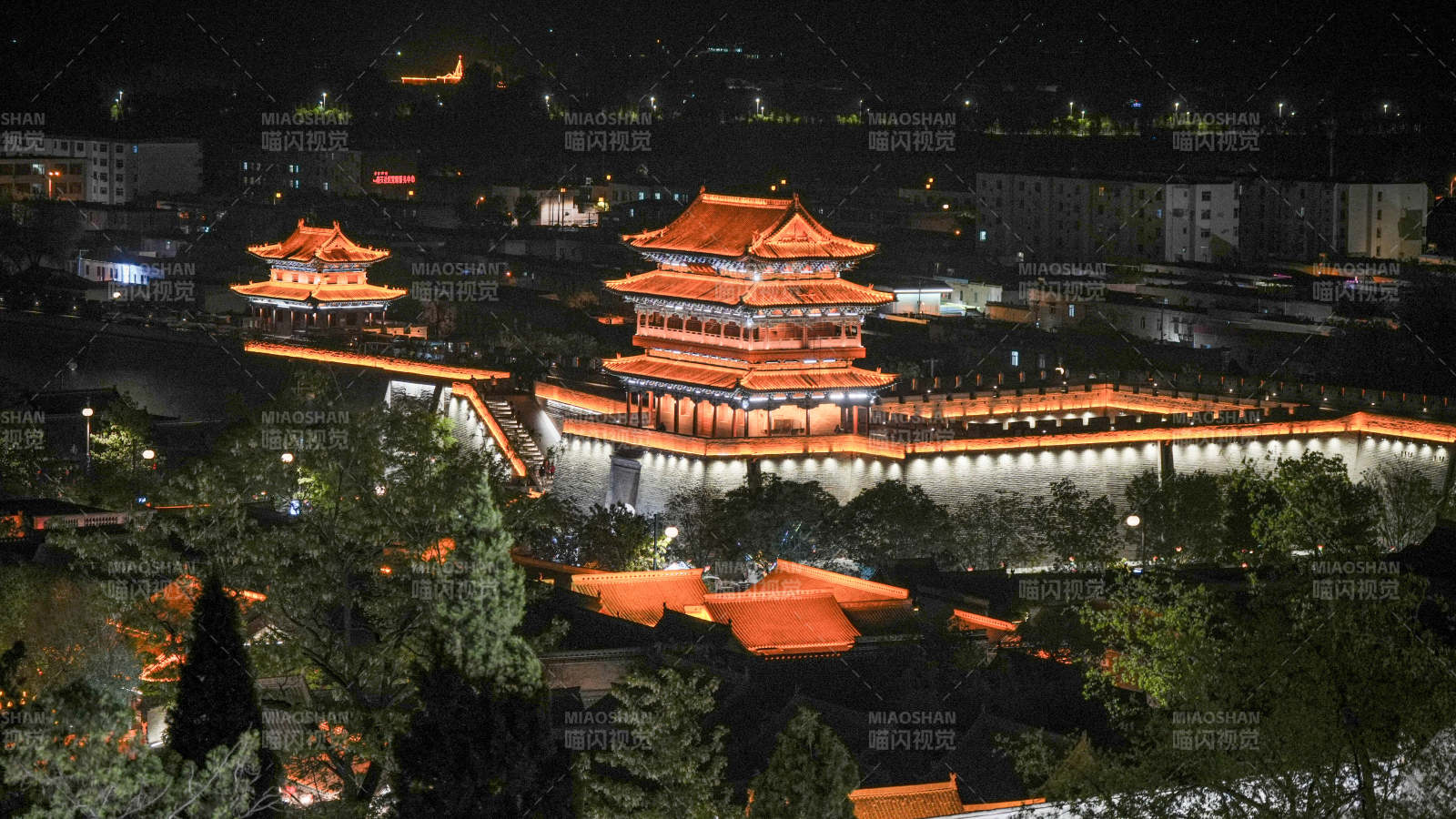 山西忻州古城夜景古建筑灯火辉煌图片