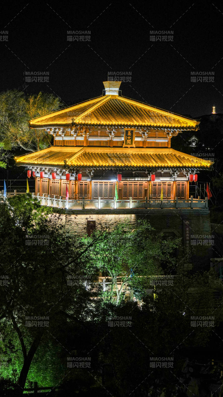 山西忻州古城夜景古建筑灯火辉煌图片