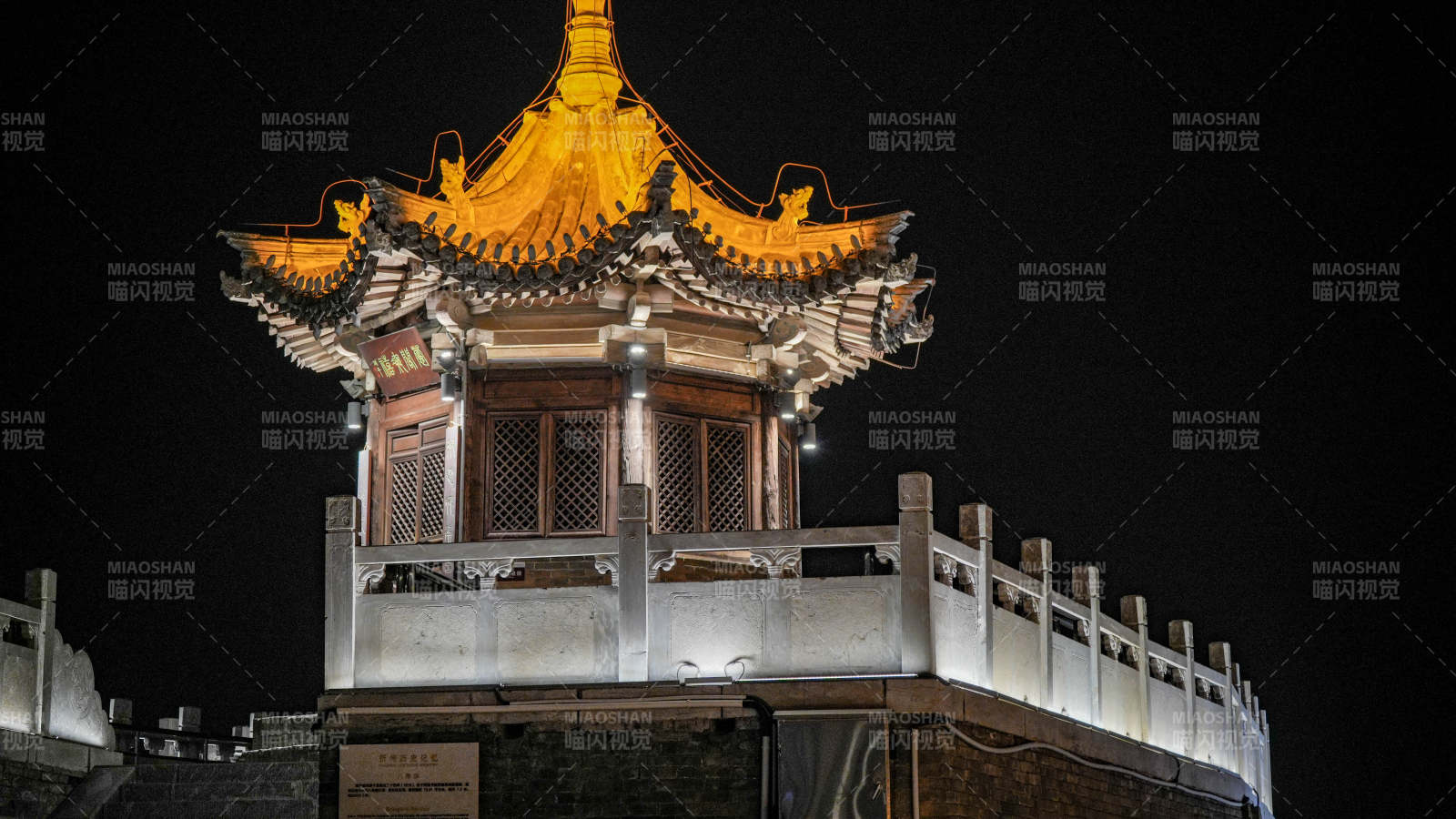 山西忻州古城夜色中的古塔光辉图片