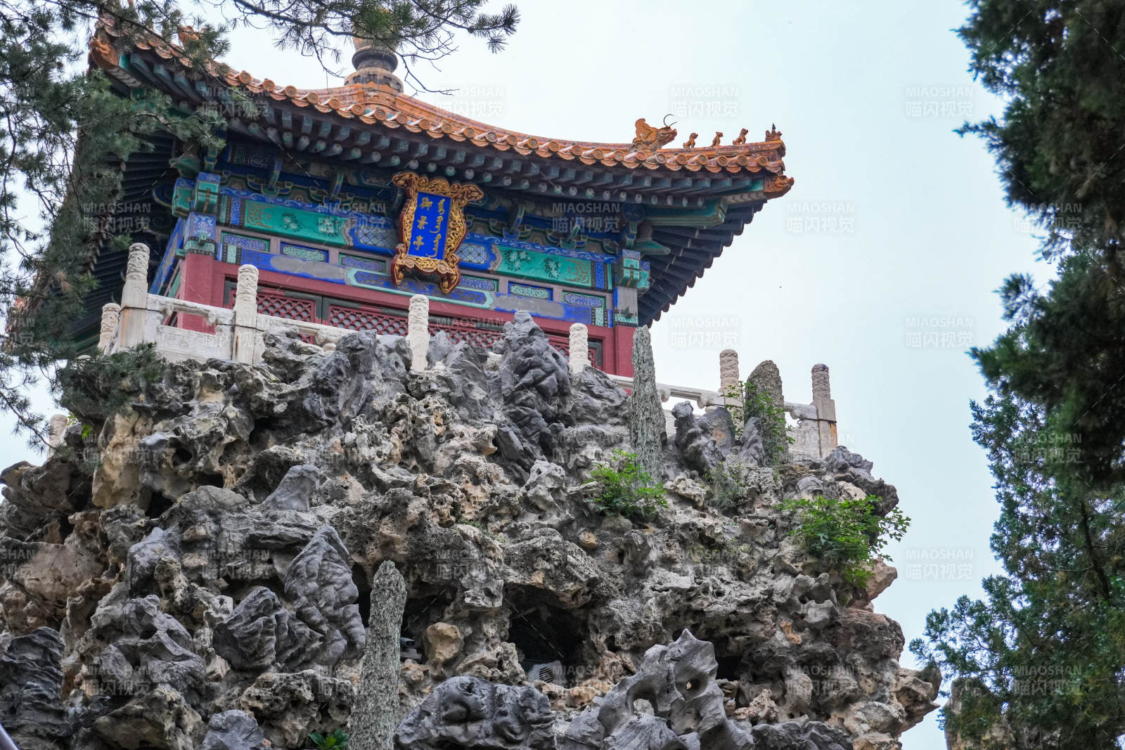 故宫御花园假山凉亭图片