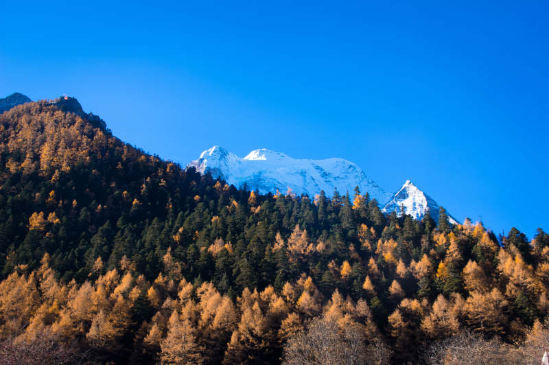 稻城亚丁仙乃日神山图片
