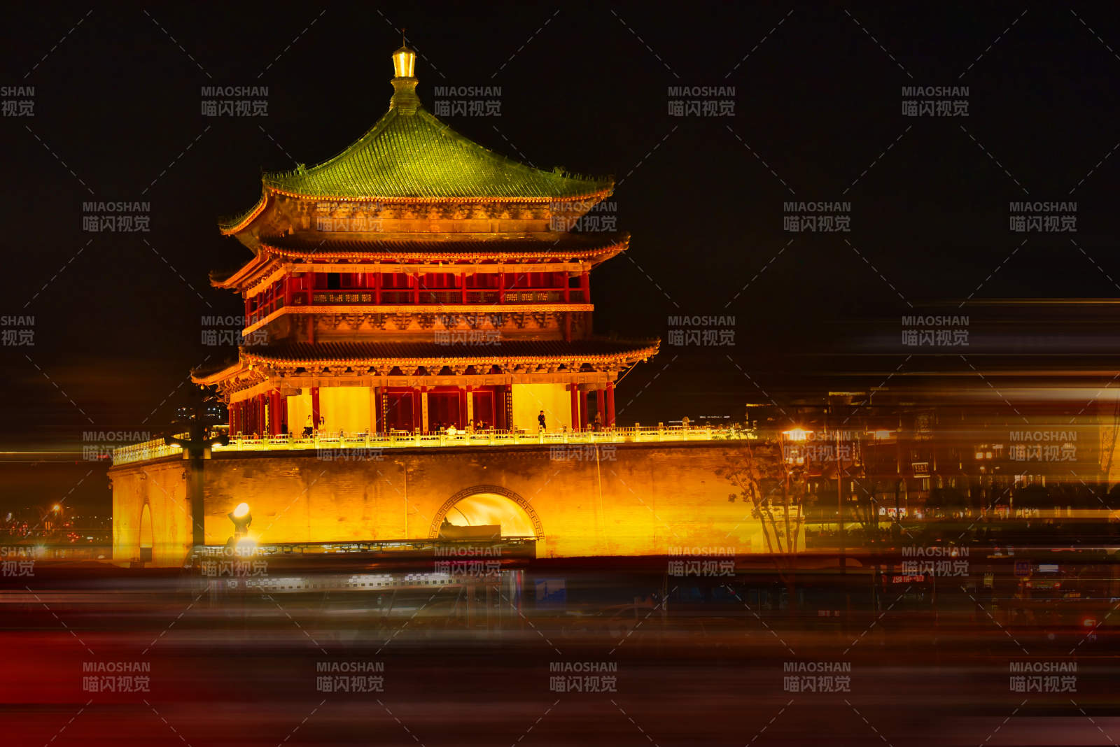 夜色中的古塔光辉--西安钟楼图片