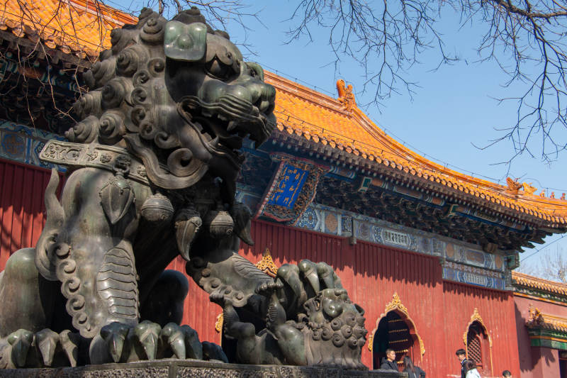 石狮与红墙黄瓦图片