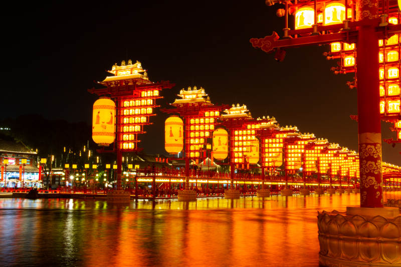 唐山河头老街夜景灯光璀璨建筑倒影图片