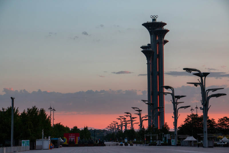 奥运塔夕照图片