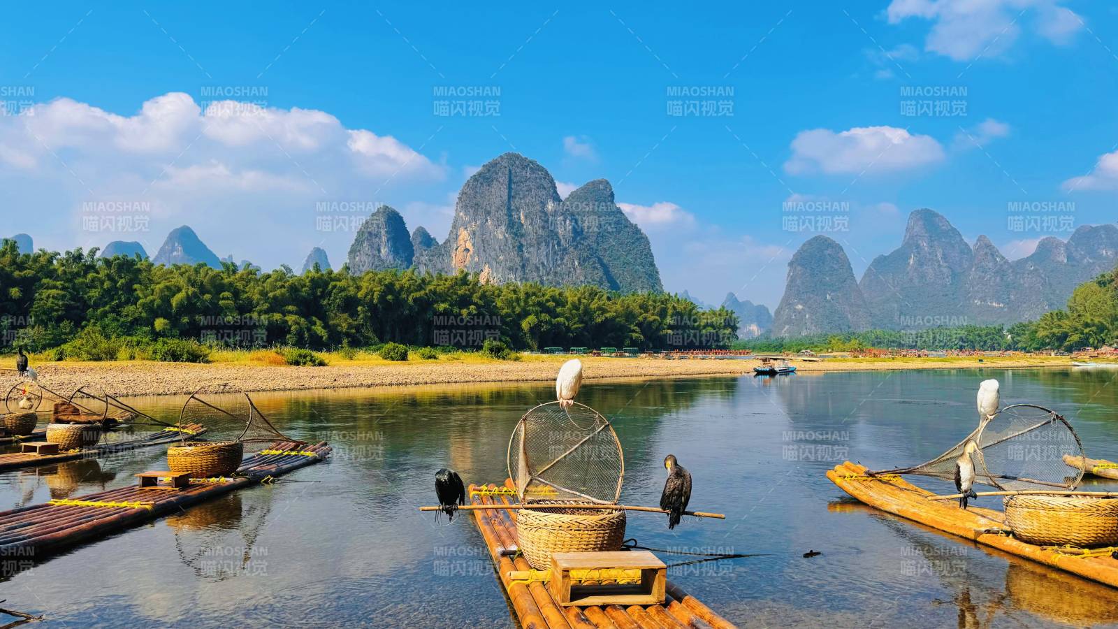 漓江竹筏 山水如画图片