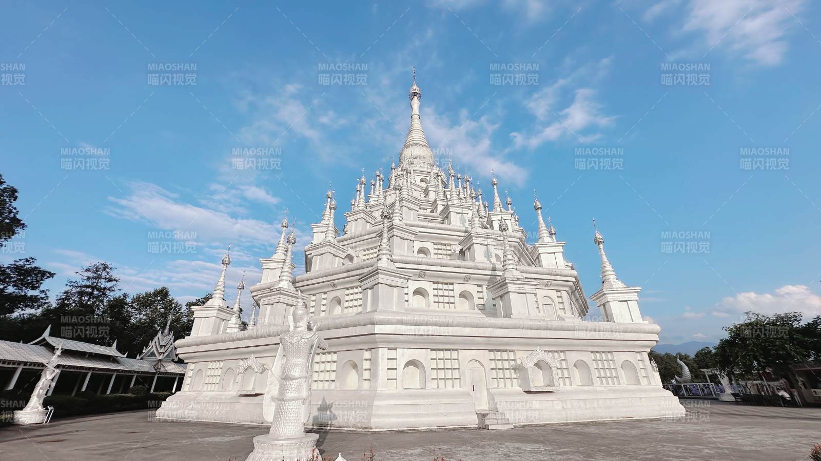 云南芒市勐焕银塔图片