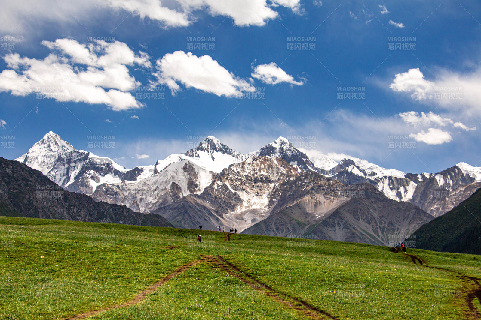 夏塔景区雪山草原风光无限好图片