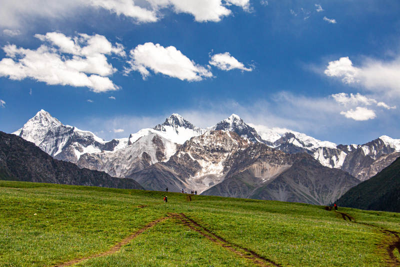夏塔景区雪山草原风光无限好图片
