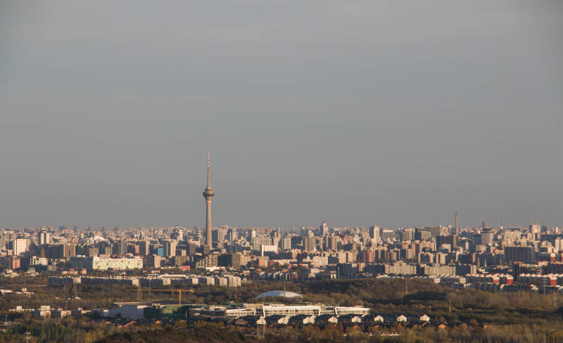 北京城市天际线与高塔远景图片