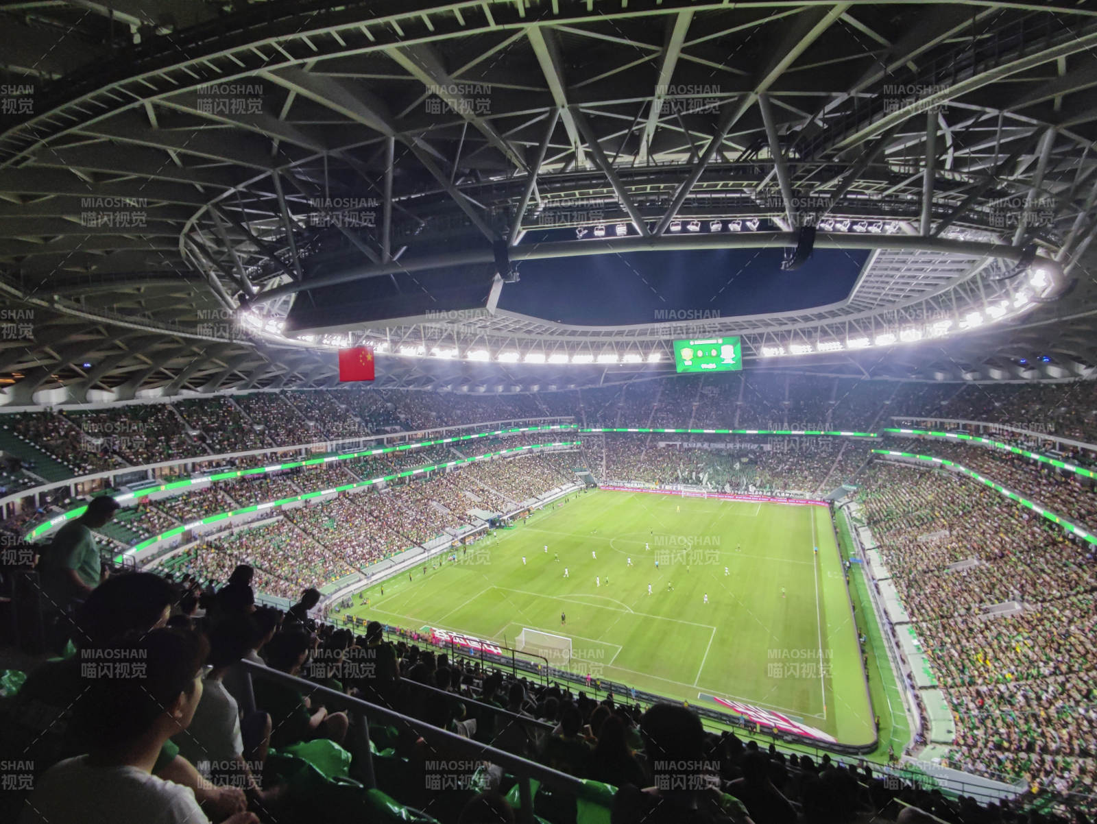 足球场夜赛盛况图片