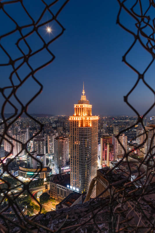 重庆 夜幕下的城市天际线图片