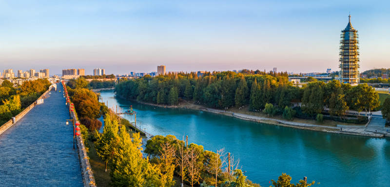 南京秦淮河畔，中华门城墙，远看大报恩寺图片