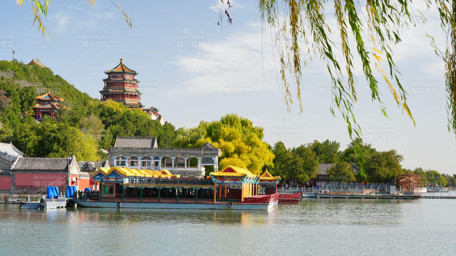 颐和园湖畔古建筑风光图片