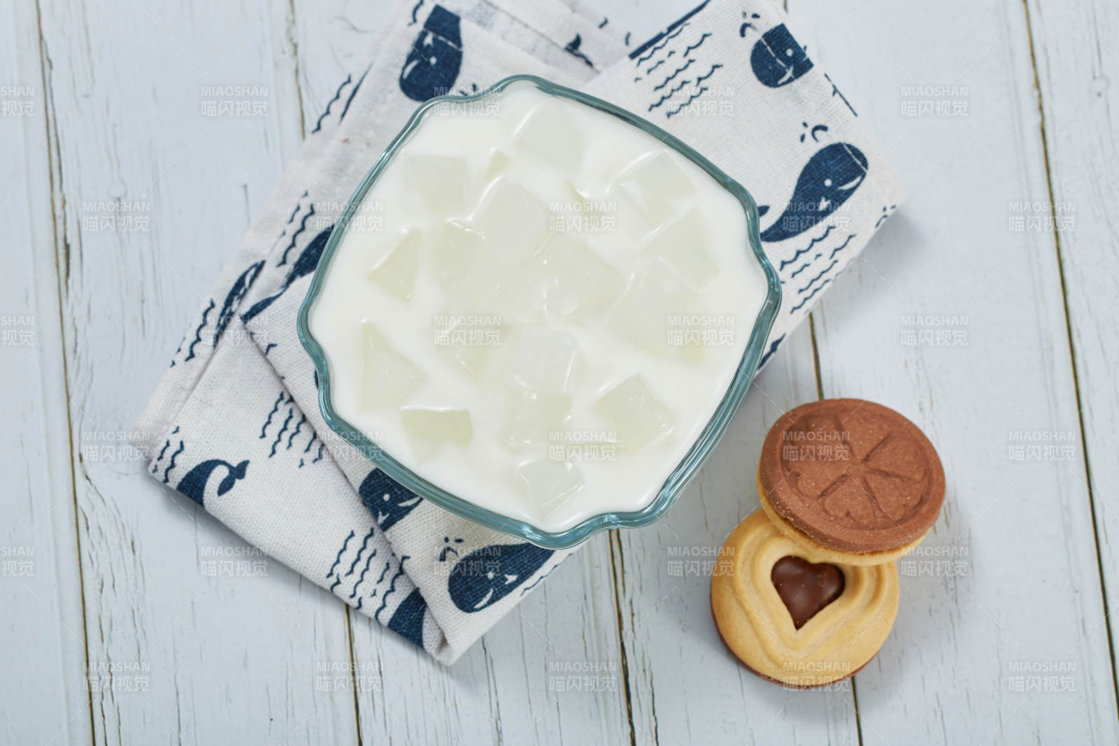 酸奶椰果配饼干 美味早餐图片