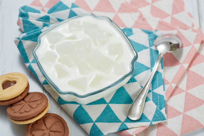 椰奶椰果配饼干 美味早餐图片