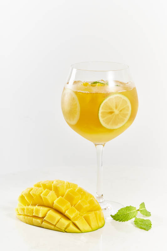 芒果柠檬冰爽饮品图片