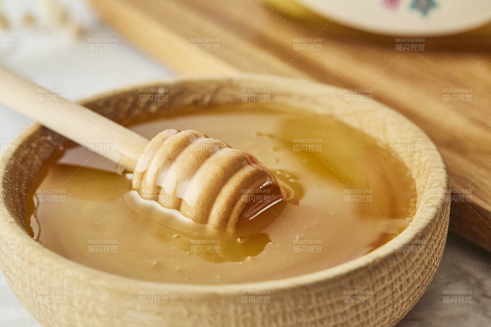 蜂蜜与木勺的甜蜜时光图片