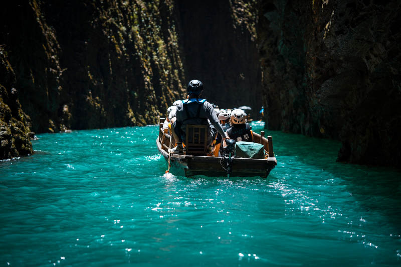 峡谷探险 碧水行舟 恩施屏山峡谷图片