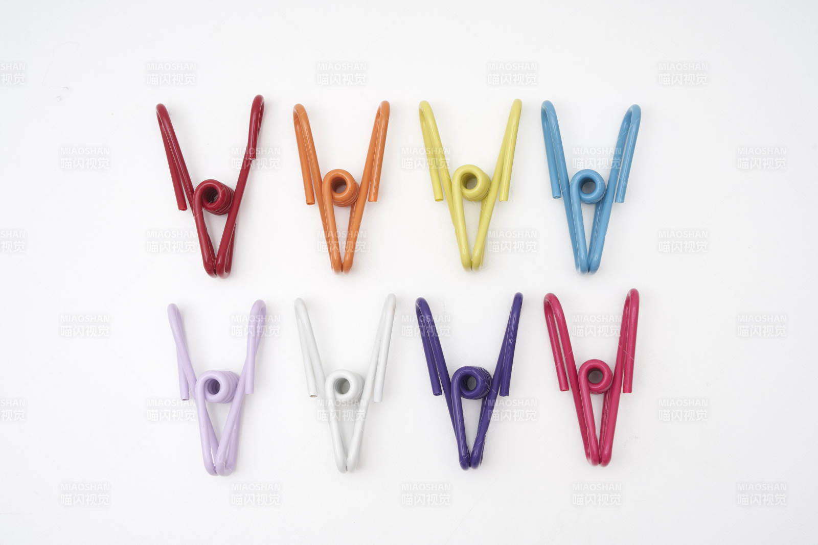 彩色塑料夹子排列整齐图片