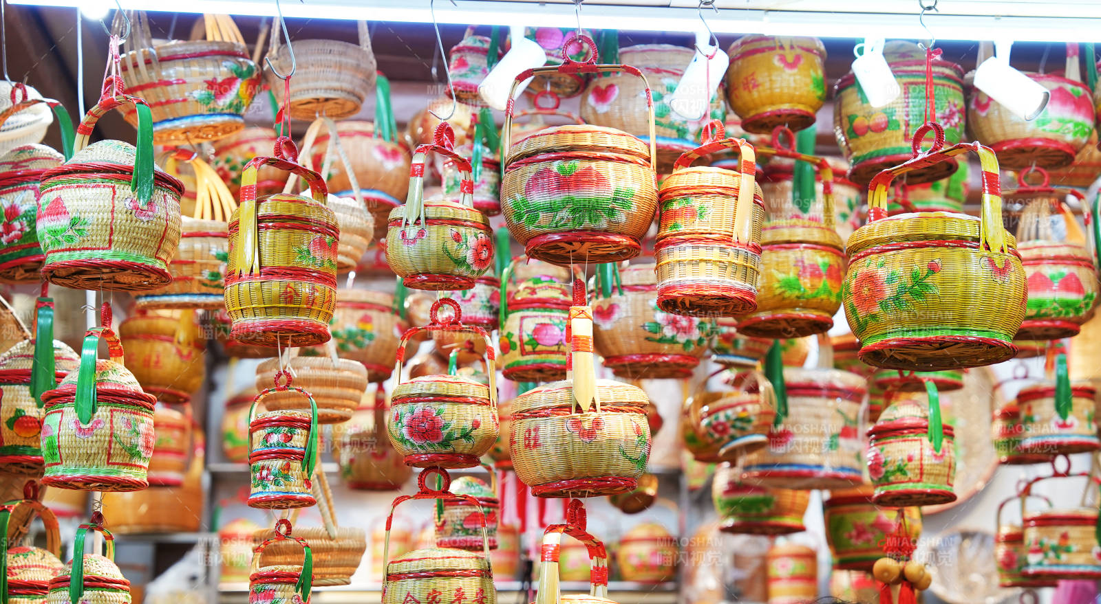 传统编织篮子市场展示图片