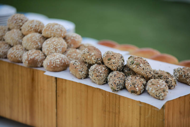 芝麻小面包摆盘展示图片