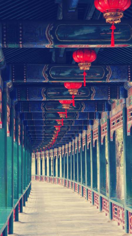 颐和园古廊红灯映碧檐图片