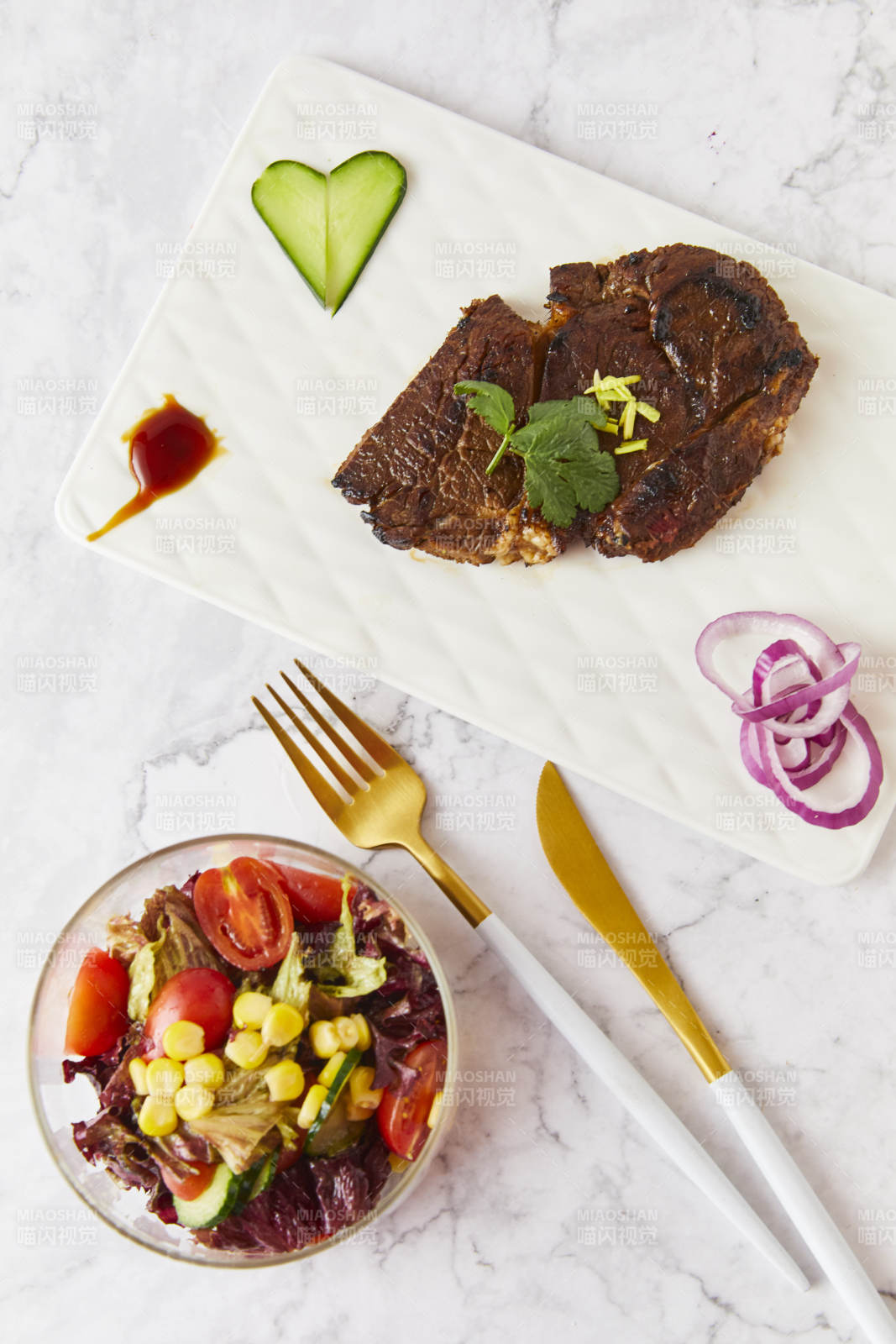 牛排配沙拉 美味健康餐图片