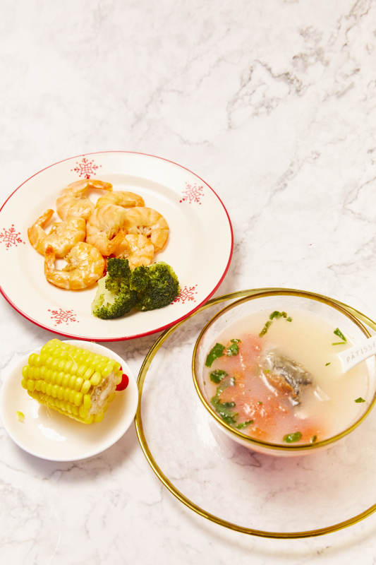 虾仁 西兰花与玉米配汤图片