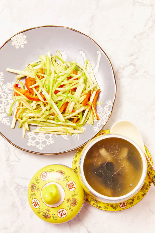 清炒时蔬配汤品图片