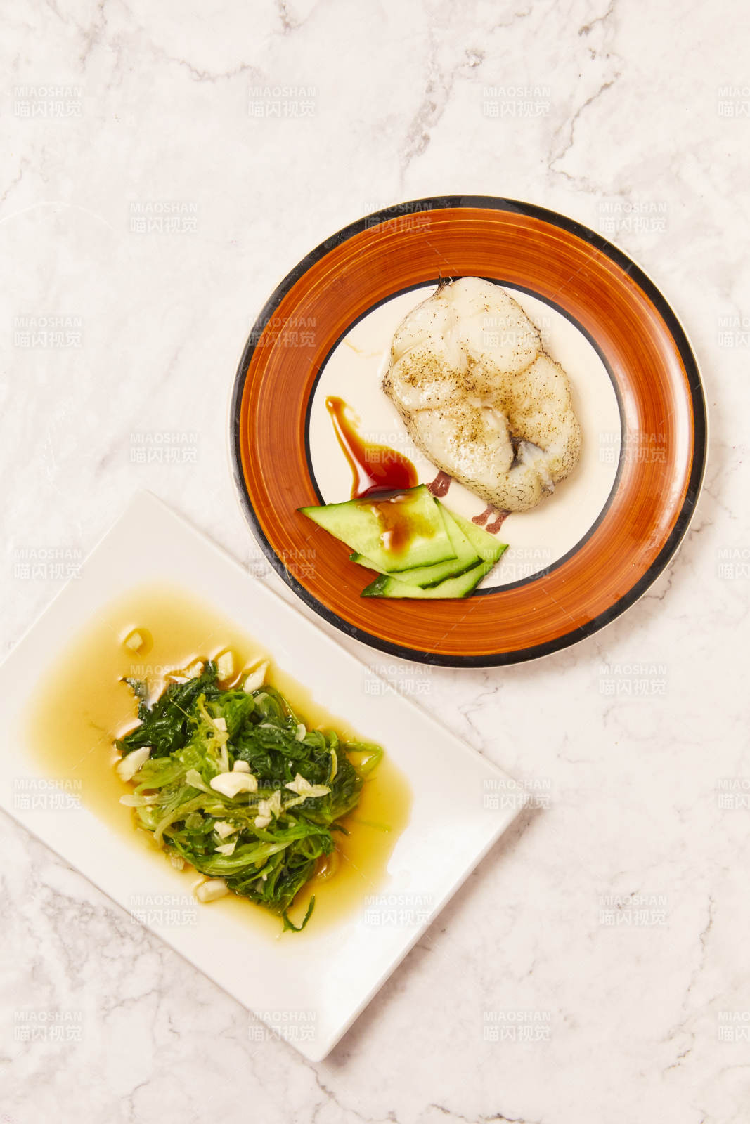 煎鳕鱼配凉拌蔬菜图片