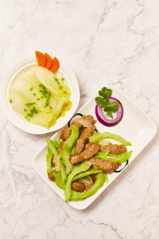 佛手瓜炒牛柳配上汤娃娃菜图片