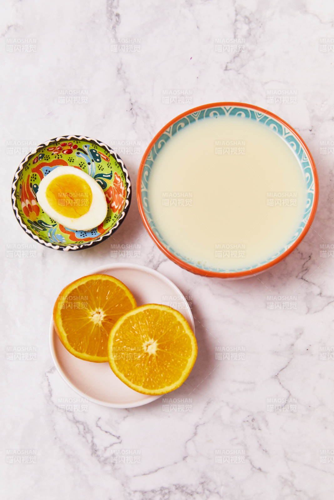 早餐橙子鸡蛋和牛奶图片