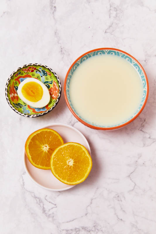 早餐橙子鸡蛋和牛奶图片