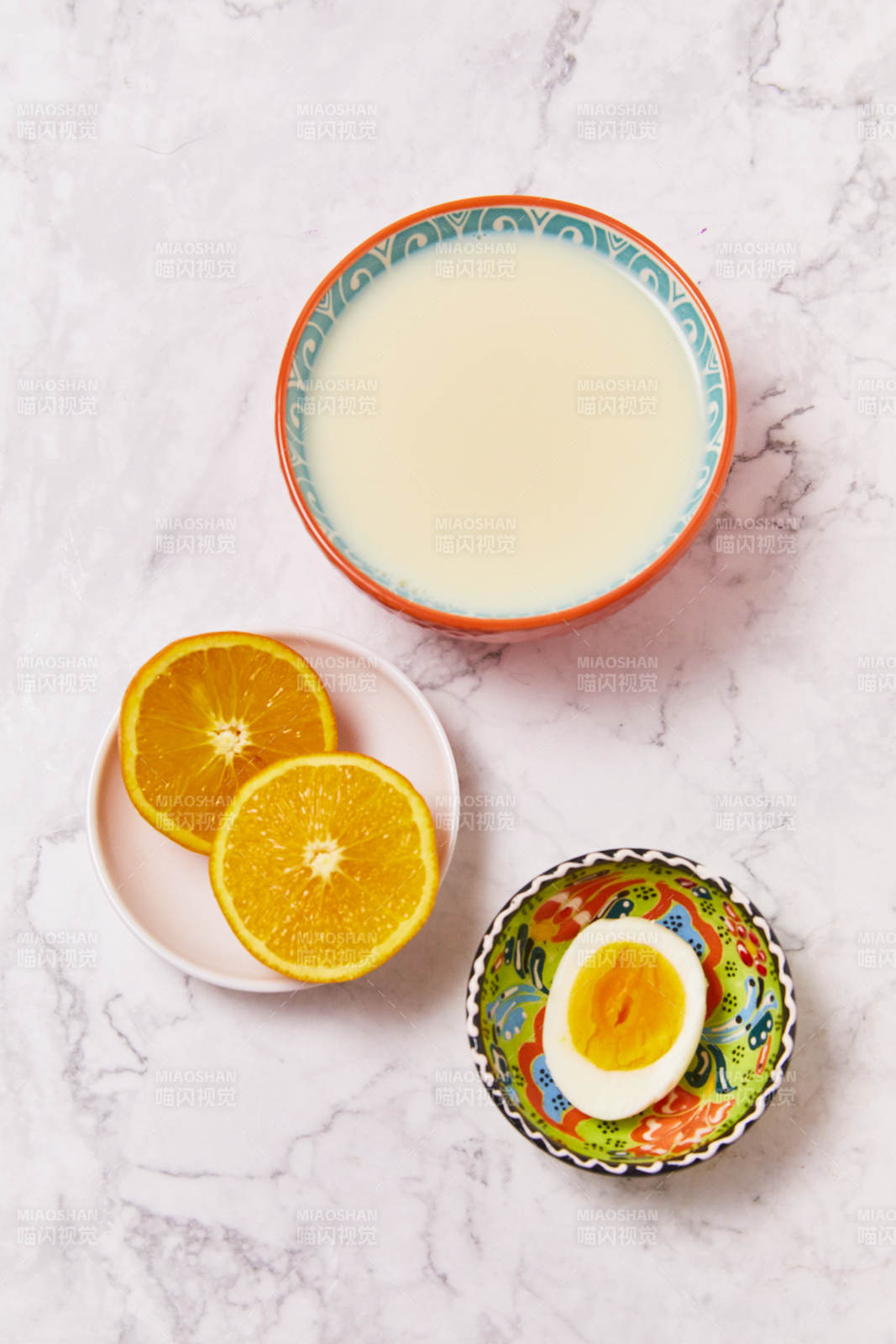 早餐牛奶橙子和鸡蛋图片