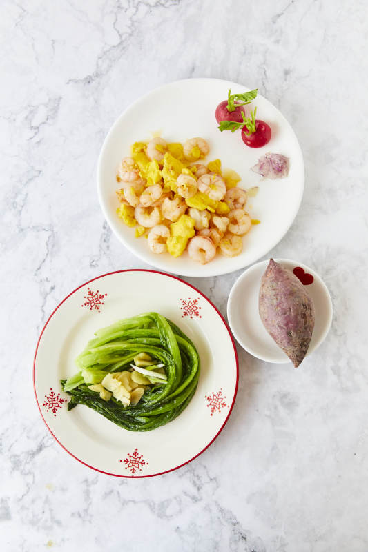 虾仁炒蛋配青菜和红薯图片